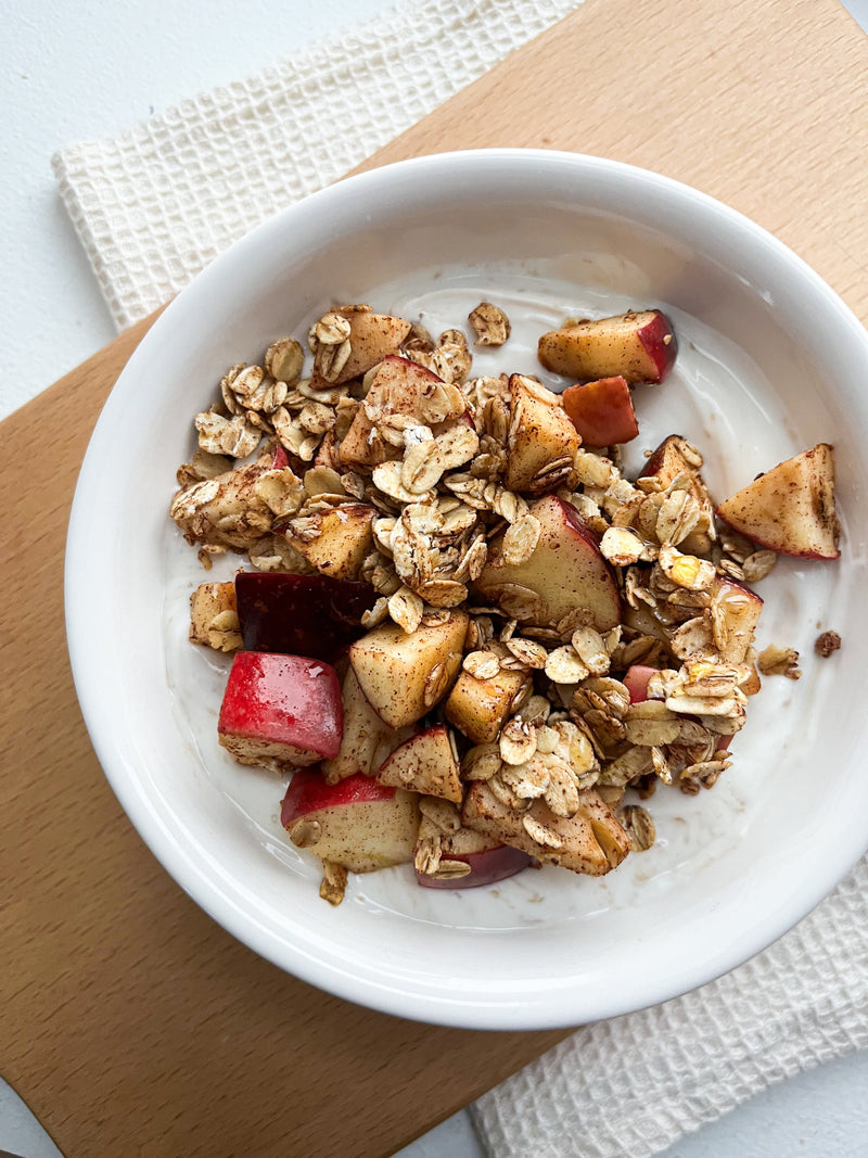Yoghurt med æblecrumble